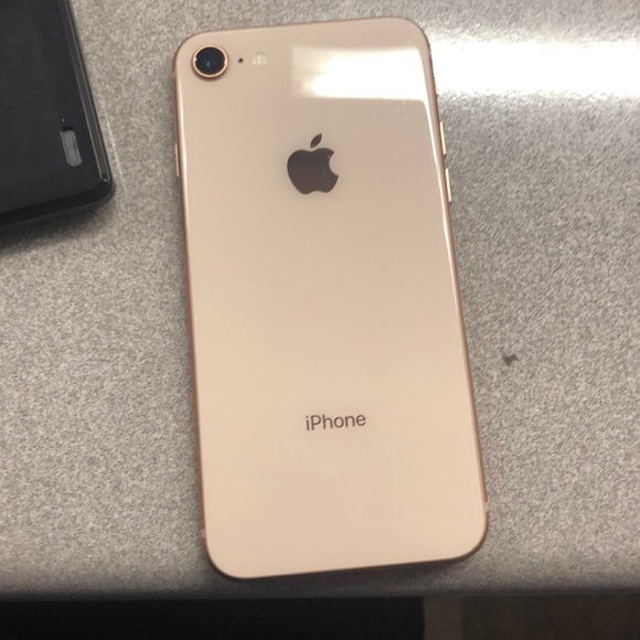iPhone 8 - Picture 2 of 3